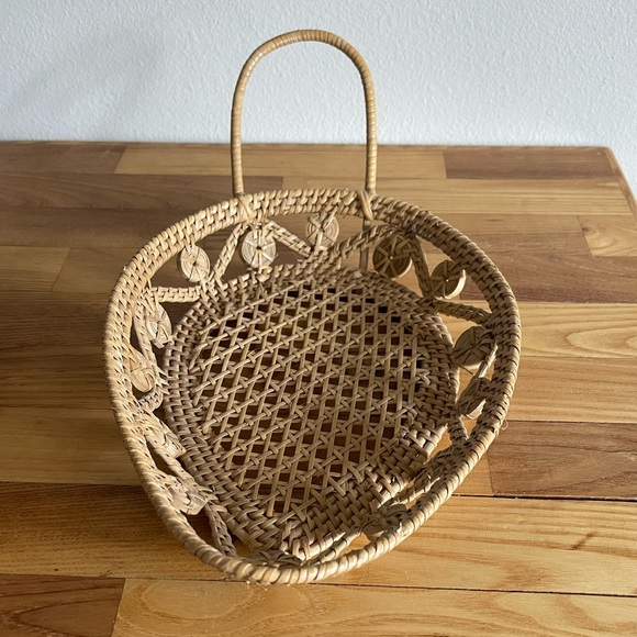 Vintage tear drop decorative basket with handle - Picture 3 of 6